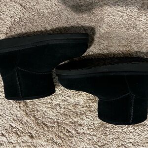 Girls black UGG boot